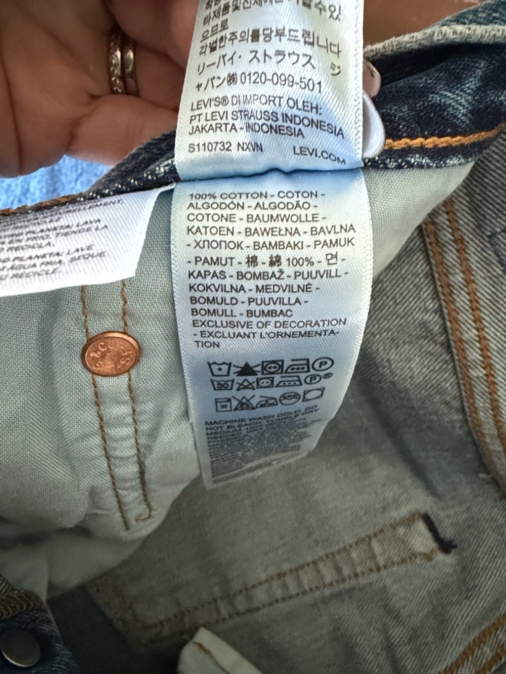 Levis 501 90’s Selvedge Denim Jeans Get on Board Medium Wash Size 29x30 NWT - Picture 11 of 14